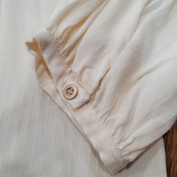 Skies Are Blue Boho Top Tie Neckline Sewn Pleating Details Button Cuff - Picture 4 of 9